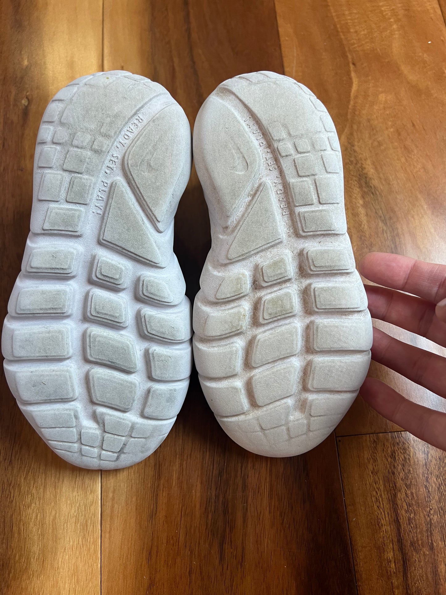 Seller 130 - Boys Nike neon yellow shoes - Size 11 - GUC