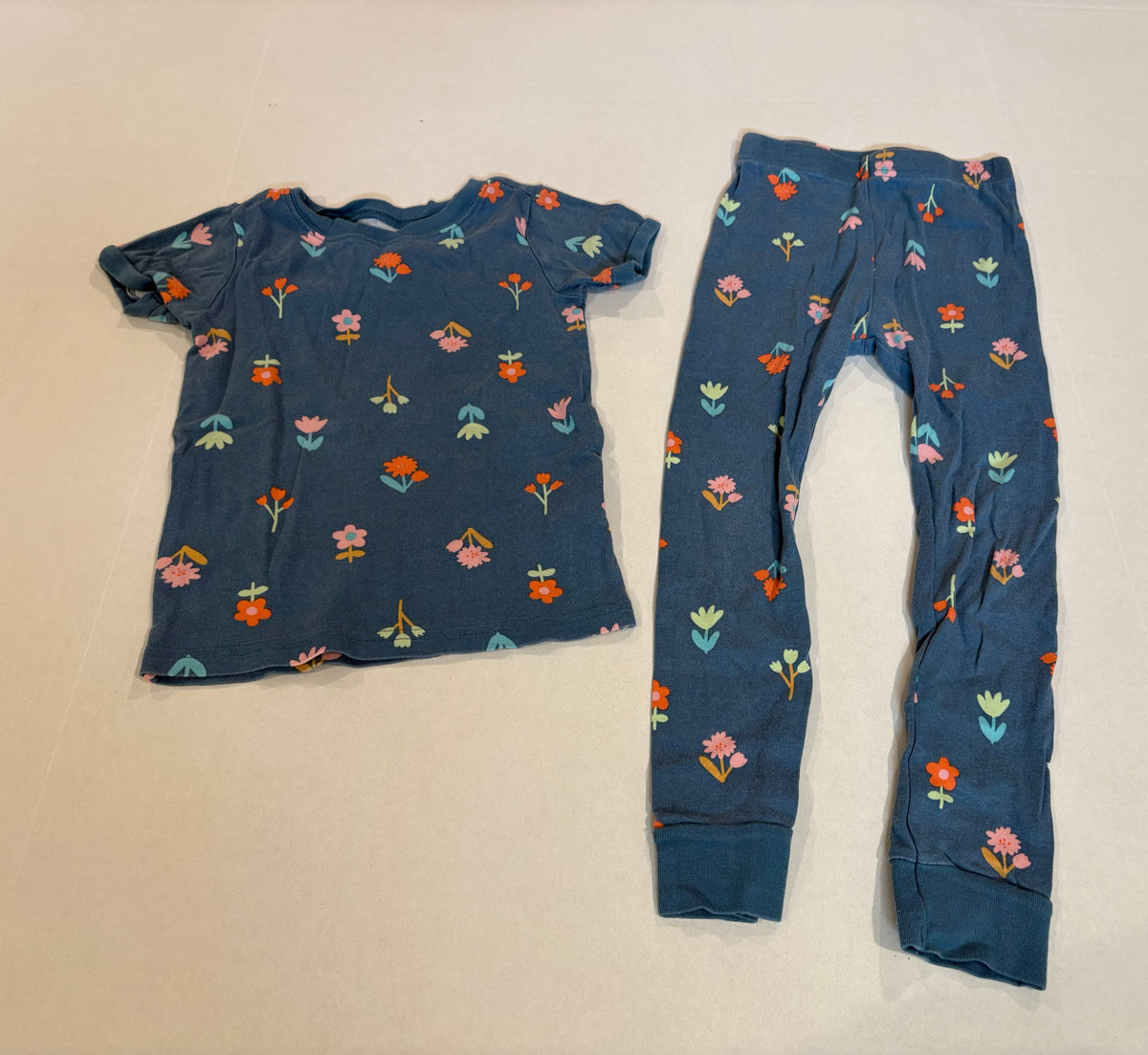 #25 Girls 5T Old Navy pjs short sleeve /pants