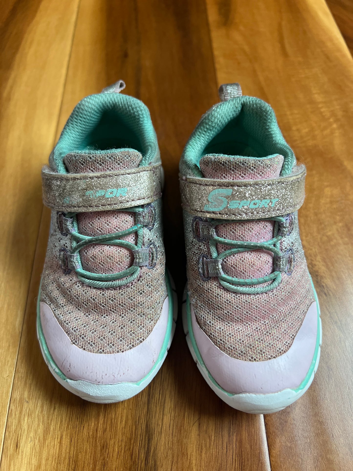 Seller 130 - Girls Sketchers shoes - size 7 - GUC