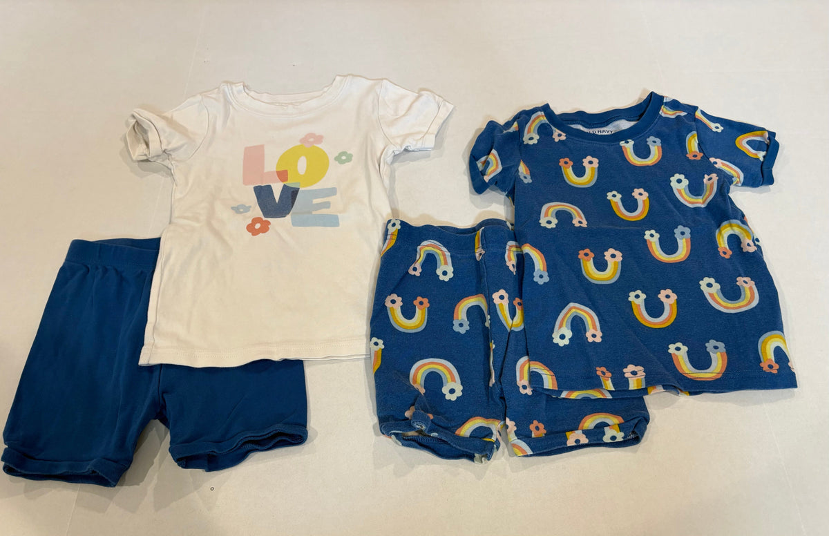 #25 Girls 5T Old Navy 2 pairs of pjs shorts and short sleeves