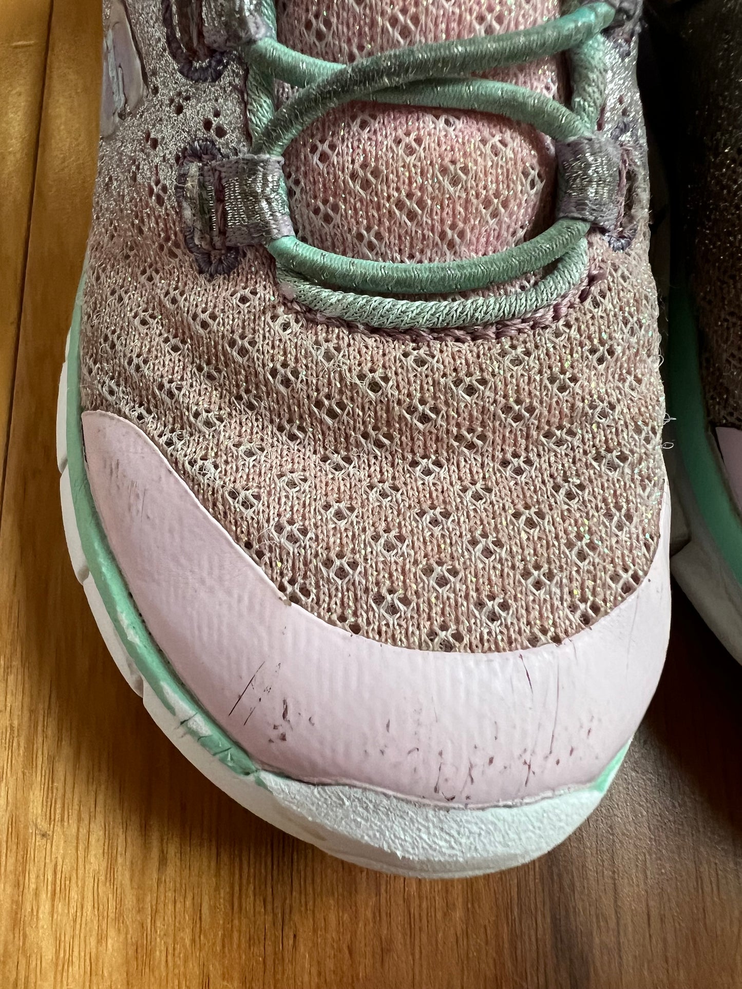 Seller 130 - Girls Sketchers shoes - size 7 - GUC