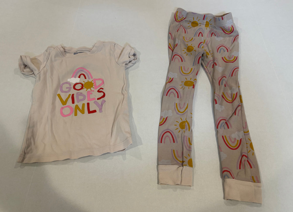 #25 Girls 5T Old Navy pjs short sleeve and pants