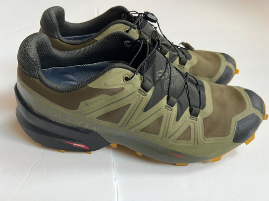 #180 Mens Shoe Size 11.5 Salomon Ultra 4 goretex hiking shoe