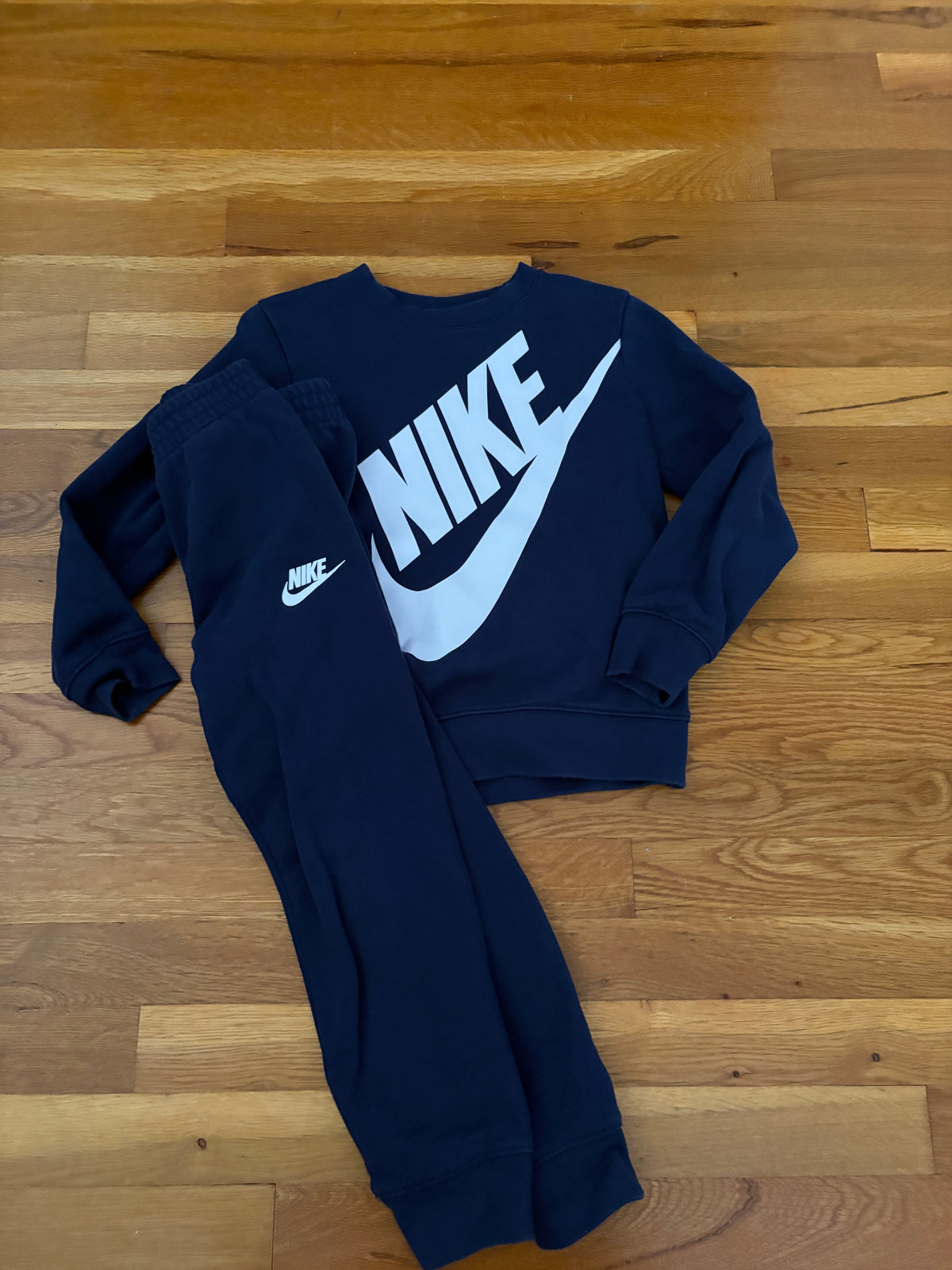 #116 Boys Navy Blue Nike sweatsuits pants sweatshirt 6-7