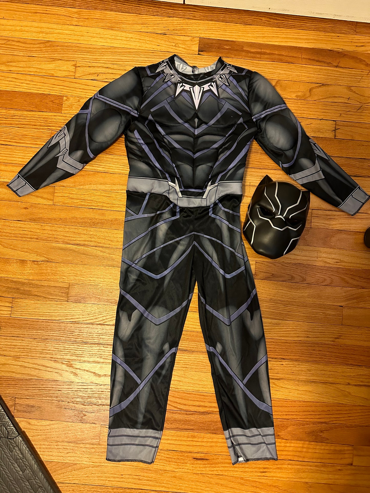 Marvel Black Panther Light Up Costume with Mask, EUC, Boys M