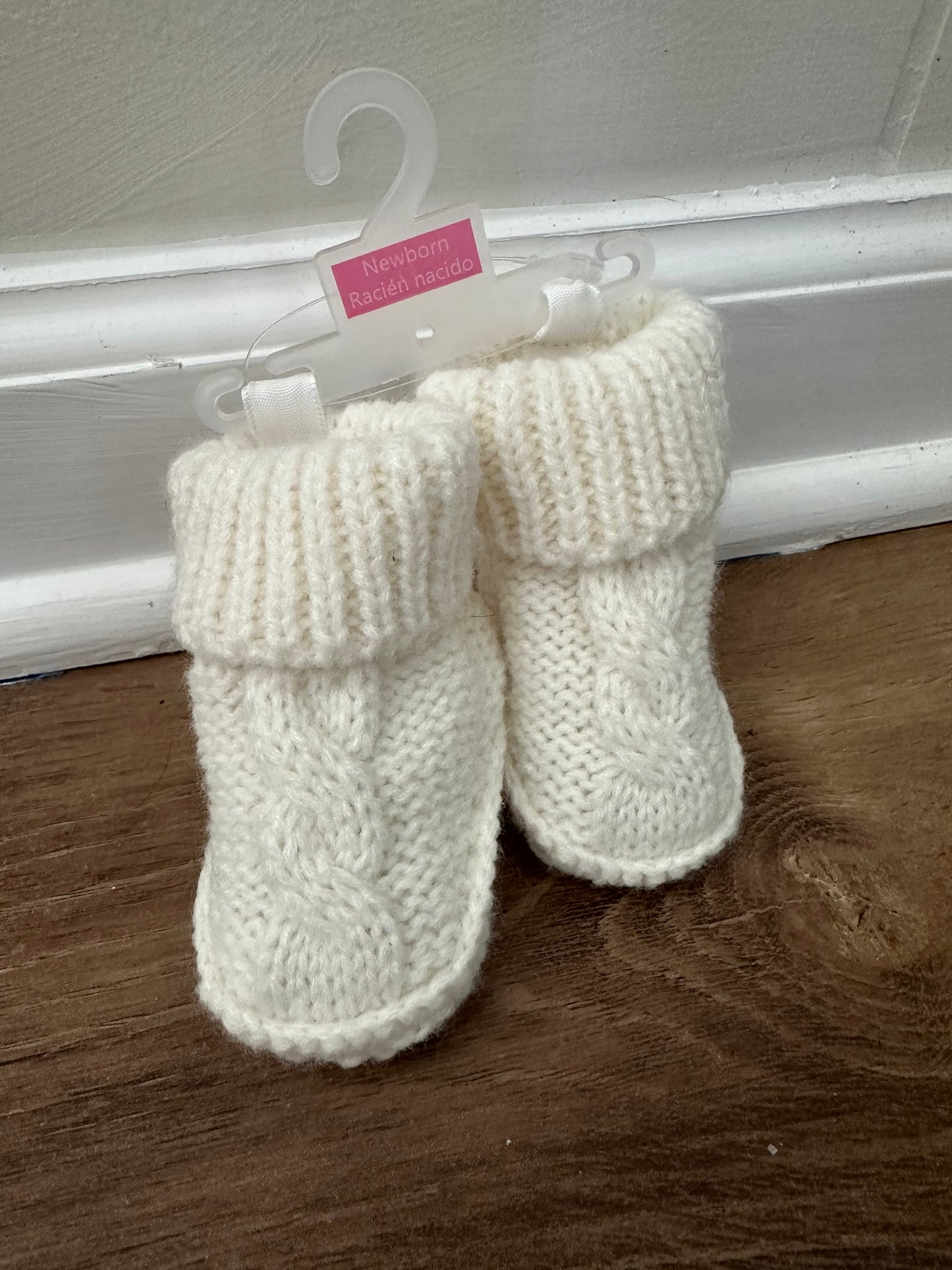 NWT Newborn white sweater material booties