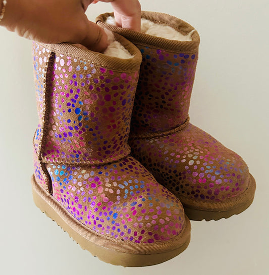 #15 UGG 7c Never worn!!