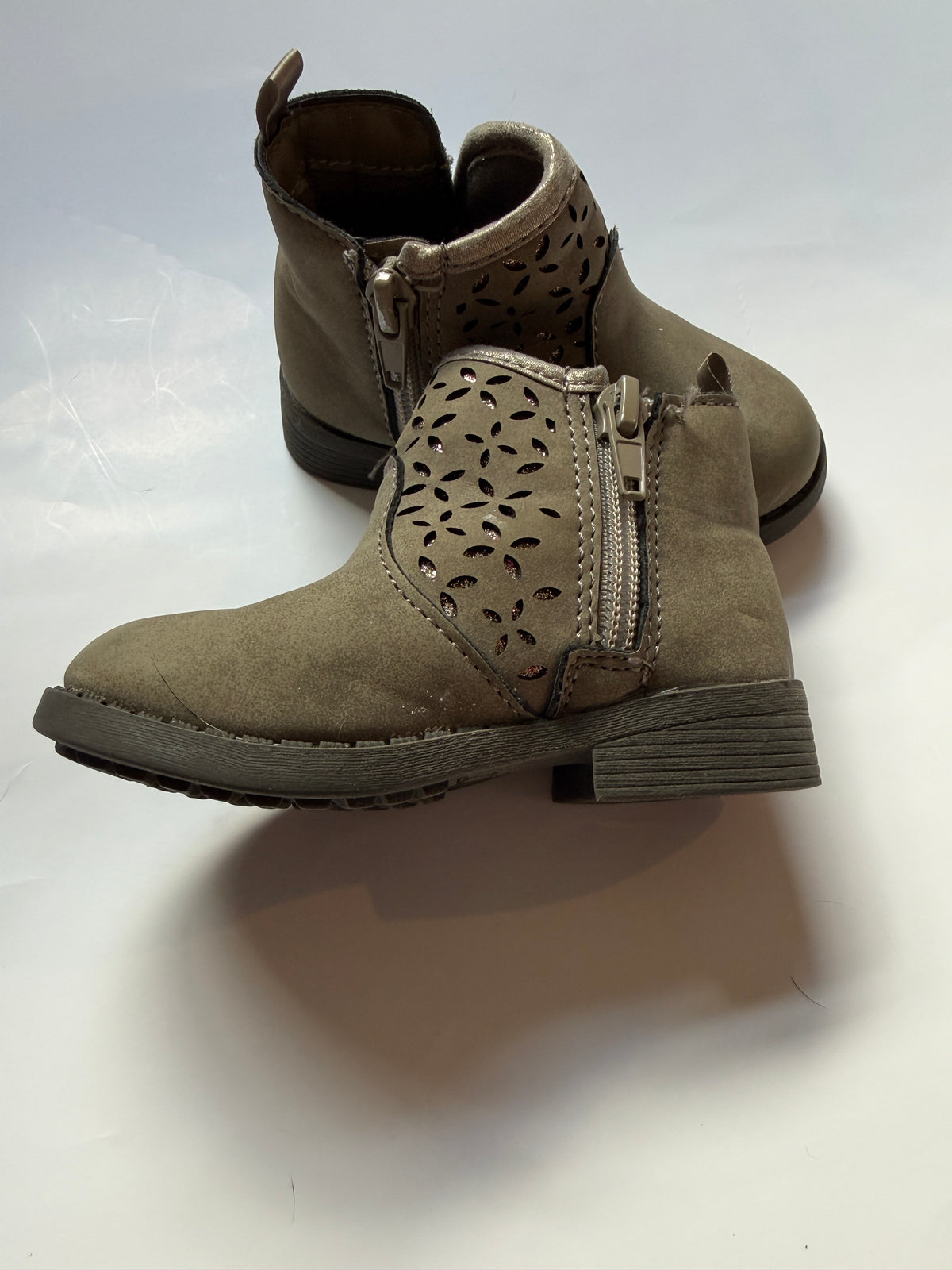 #170 OshKosh Taupe ankle boots girls 5c
