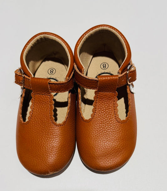REDUCED # 92 Girls brown leather size 8 Mary Jane shoe. Like new