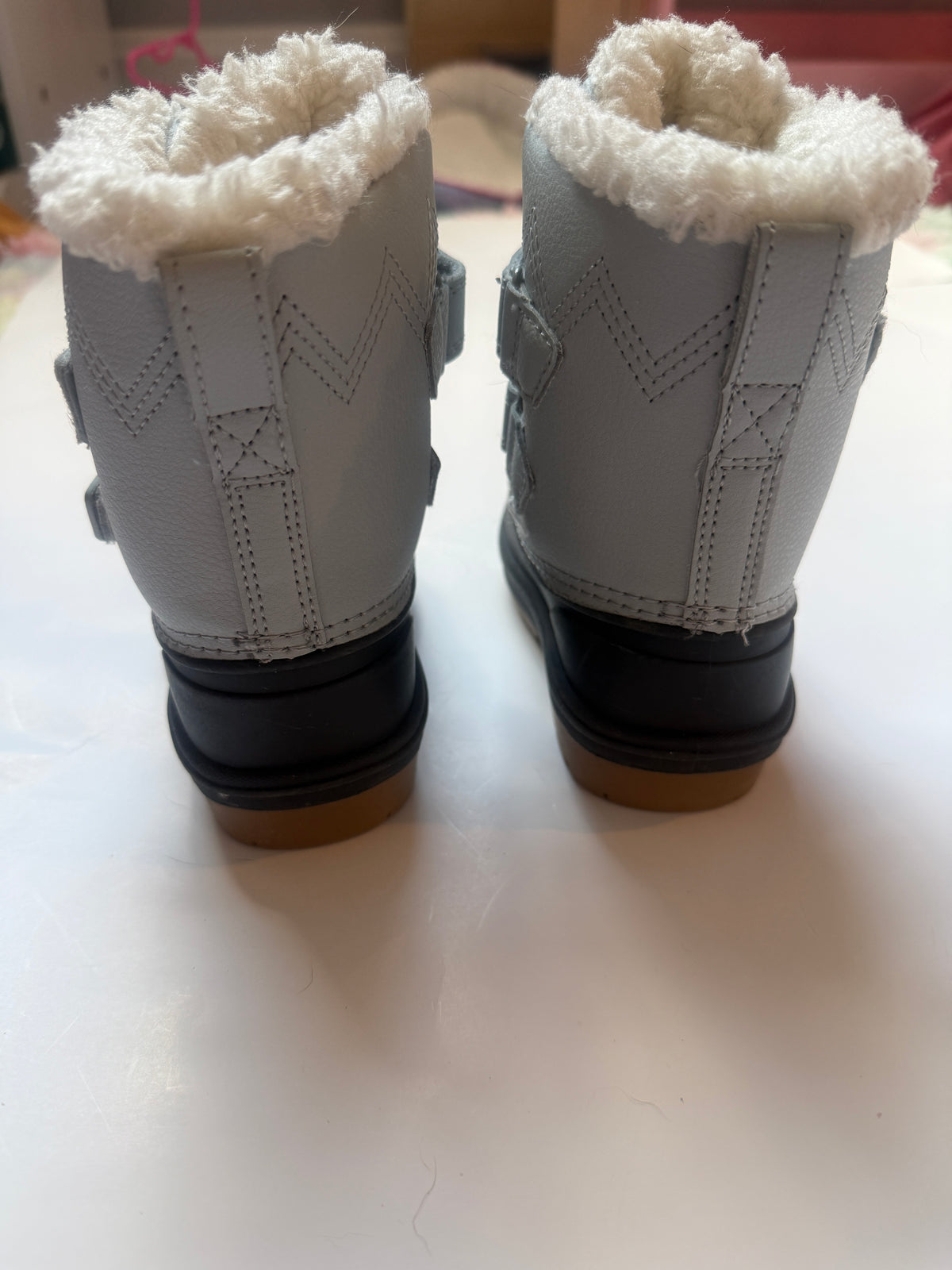 #170 Cat and Jack Sherpa lined snow boots gender neutral size 5c