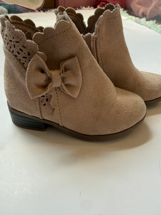 #170 Jumping Beans light pink suede boots with bow girls 6C