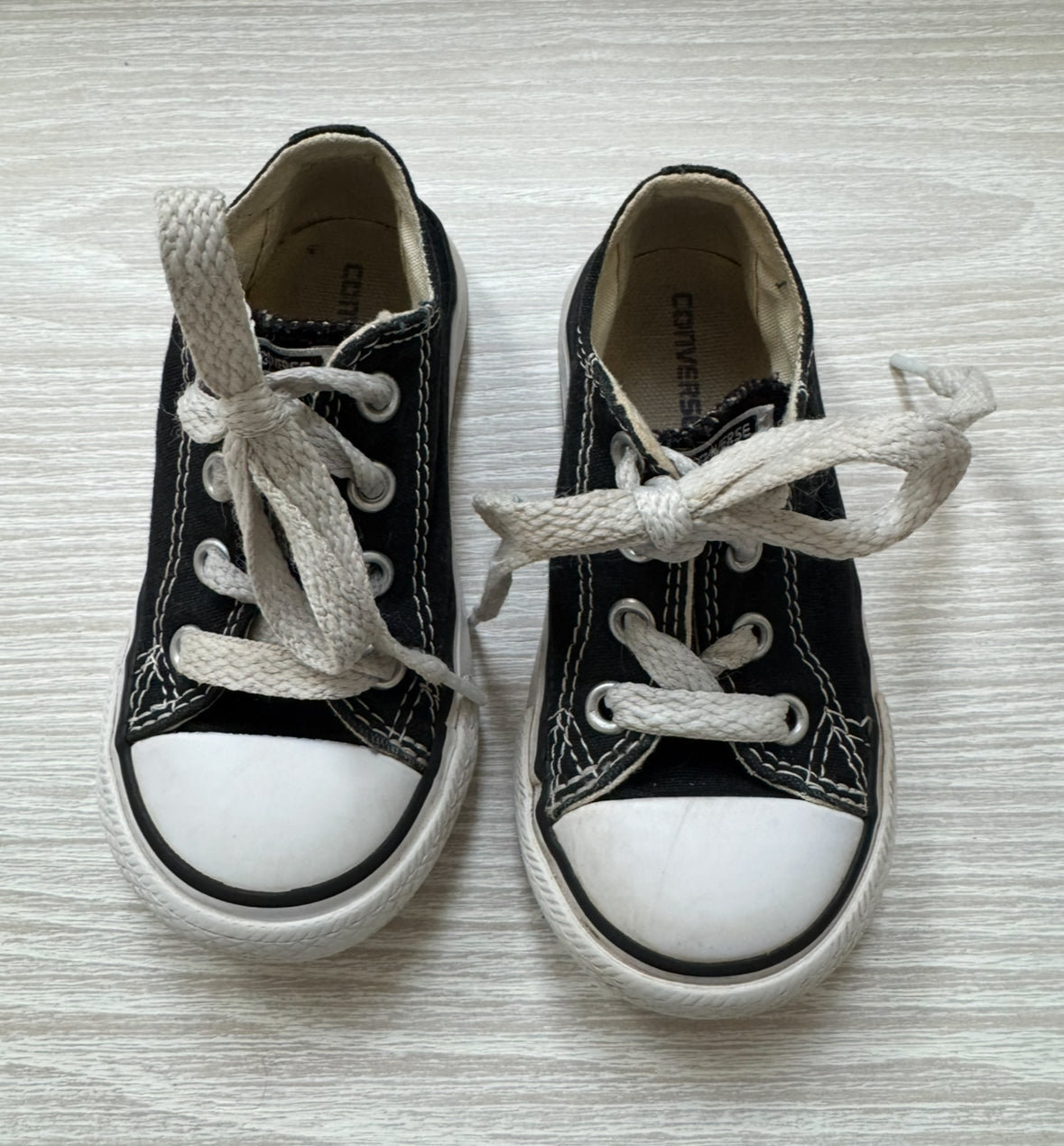 #207 6c black converse