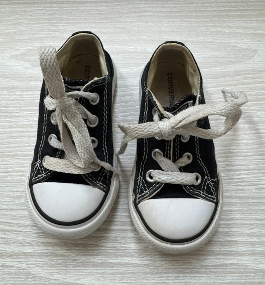 #207 6c black converse