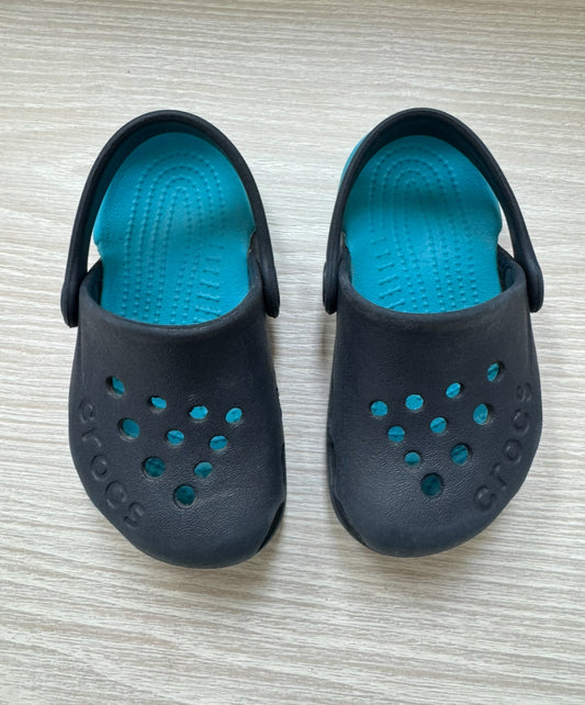 #207 6c blue crocs *see description