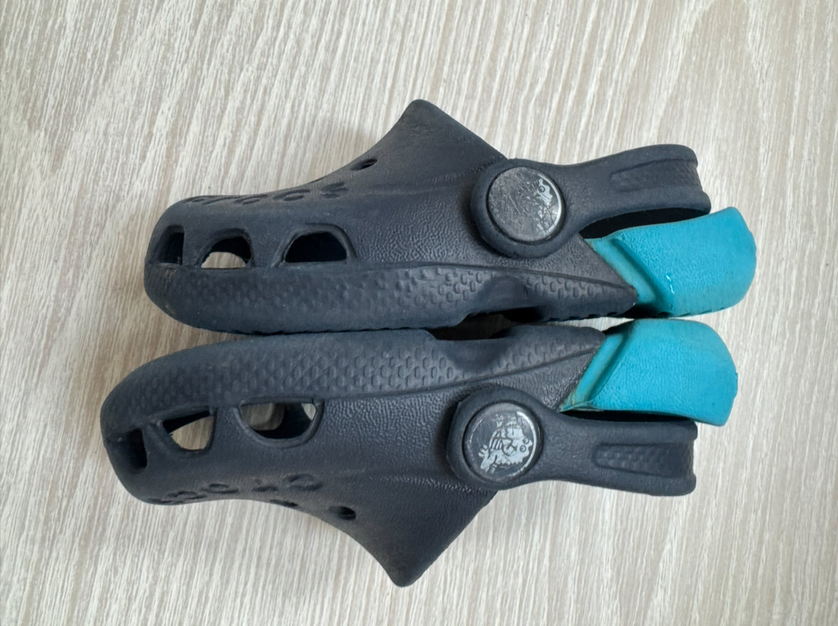 #207 6c blue crocs *see description