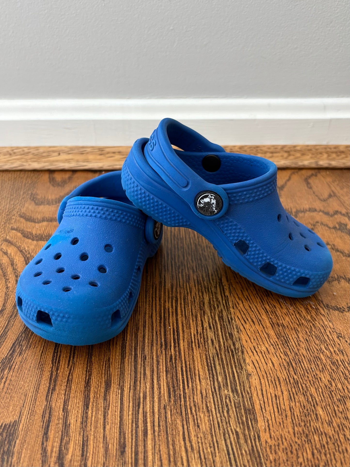#103 • Boys • 6 • Crocs • Blue