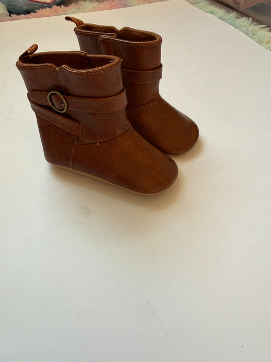 #170 Old Navy Faux leather tall buckled baby boots NWOT girls 6-12 months