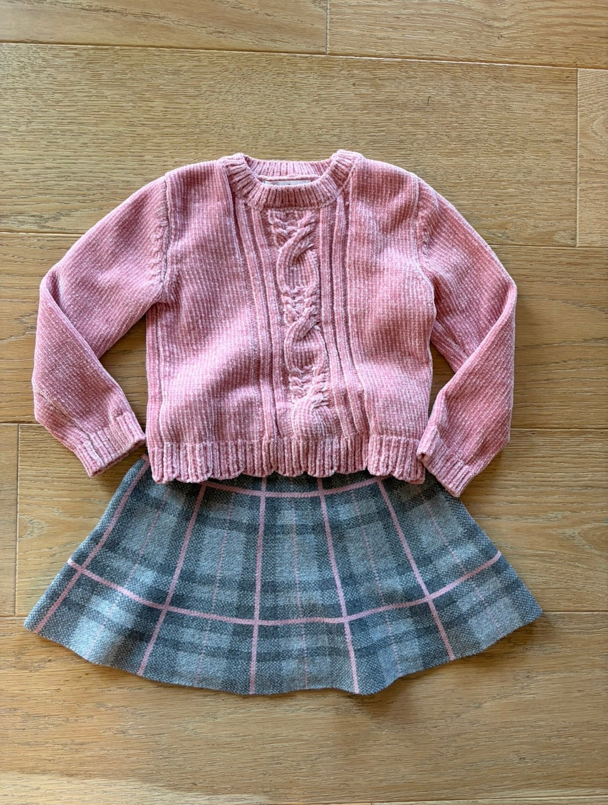 #158 Tommy Bahama Girls Size 4T Sweater and Skirt Set