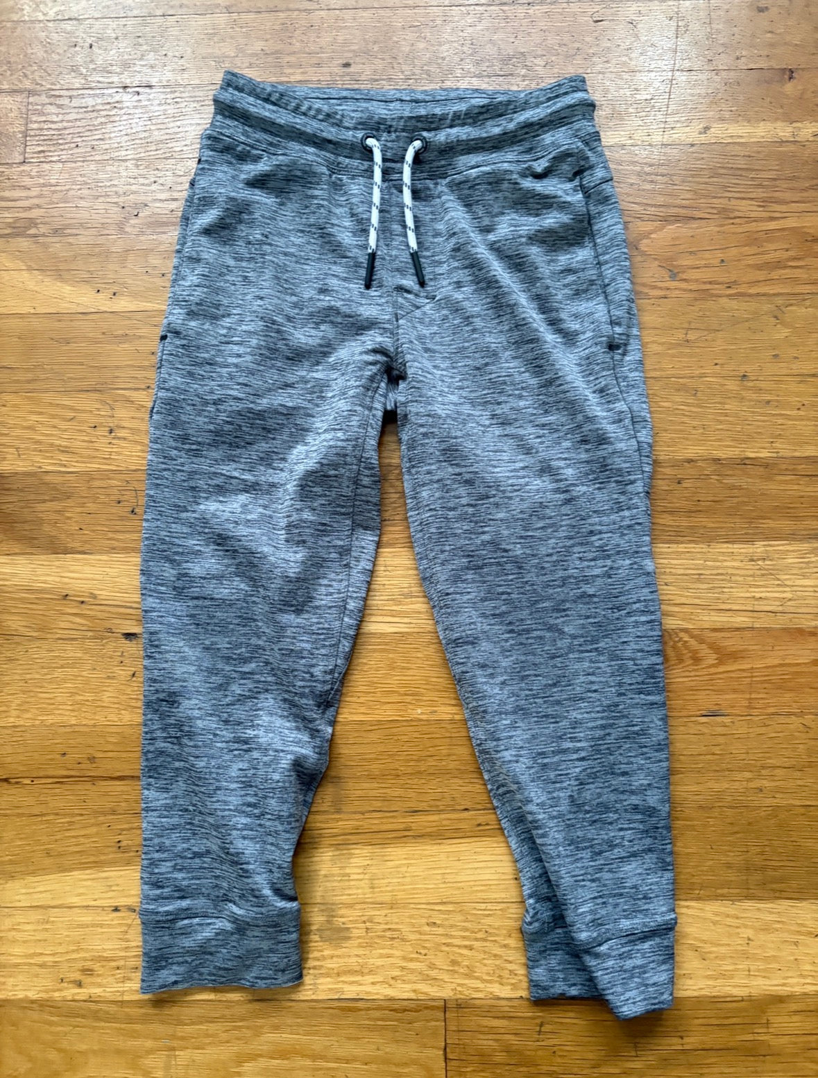 #116 Vineyard Vines grey joggers boys 6