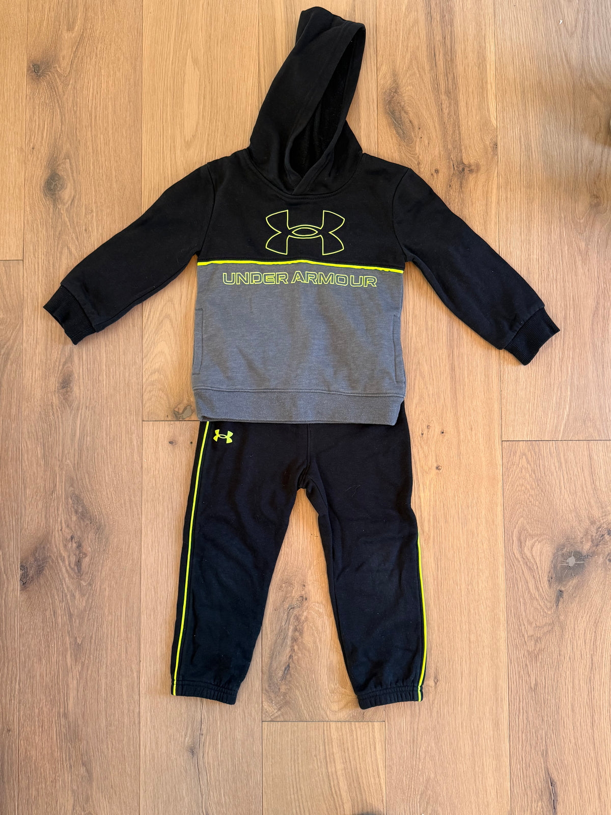 #21 • Boys • Under Armour • 3T • VGUC