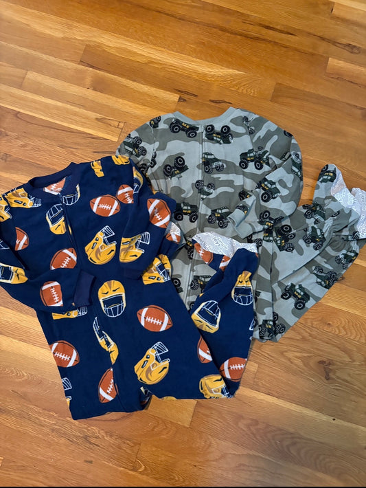 #116 Carter’s fleece zip up pajamas boys 6