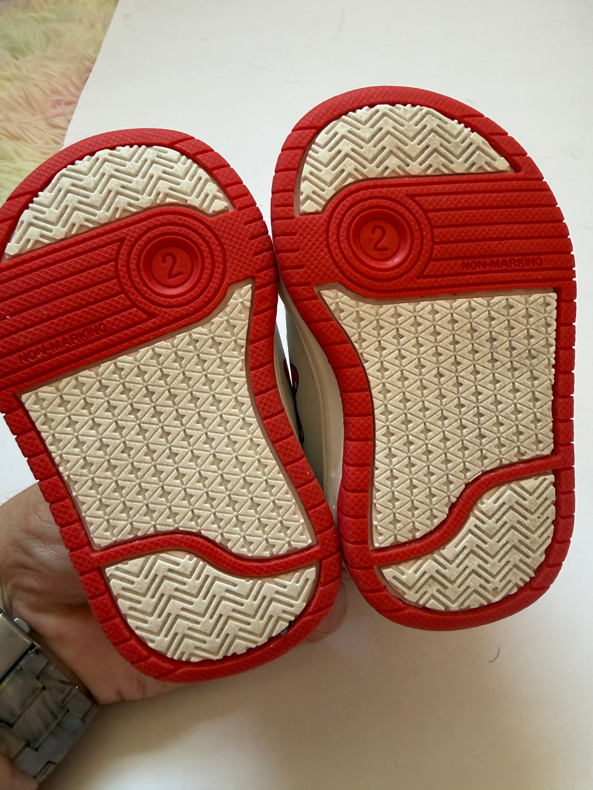 #170 Disney white Minnie Mouse tennis shoes with red shint bows and Minnie on side girls 2C