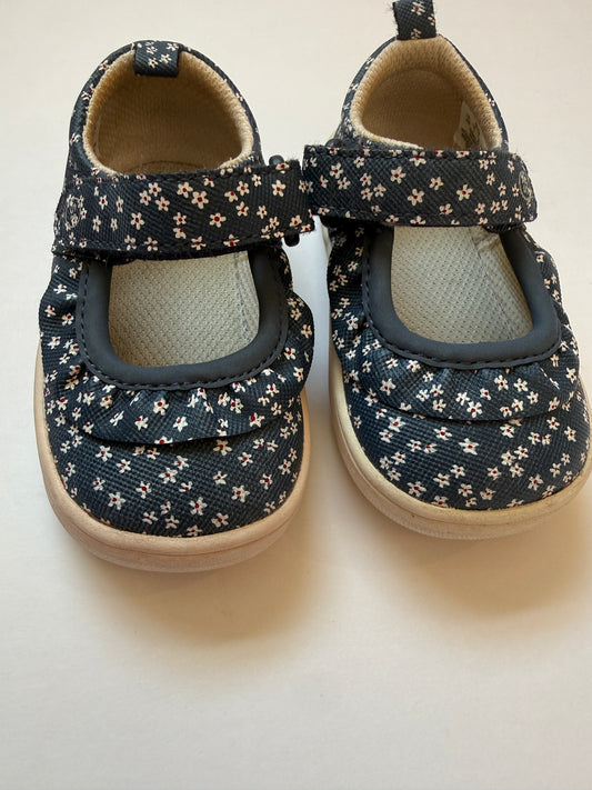 #170 striderite Mary Jane’s blue with white flowers girls 4C