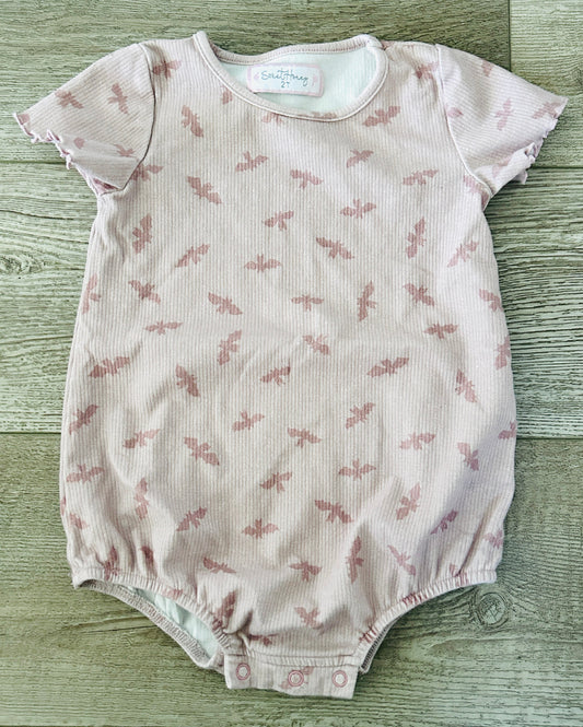 #15 *Reduced* Sweethoney 2t Pale Pink Ribbed Bat Bubble Romper