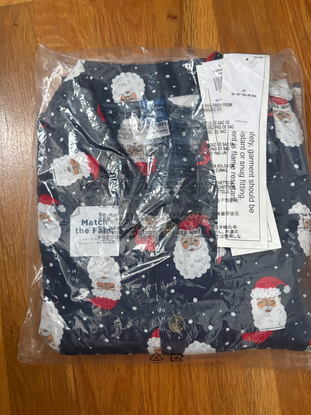 #116 Old Navy 2 piece Christmas Pajamas Boys  5t
