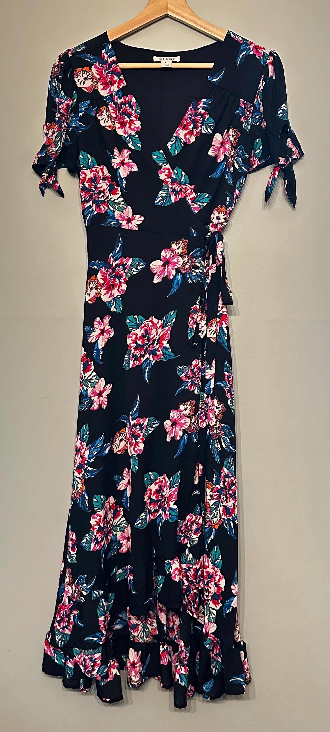 #65 Francesca’s Women’s XS Floral Wrap Dress