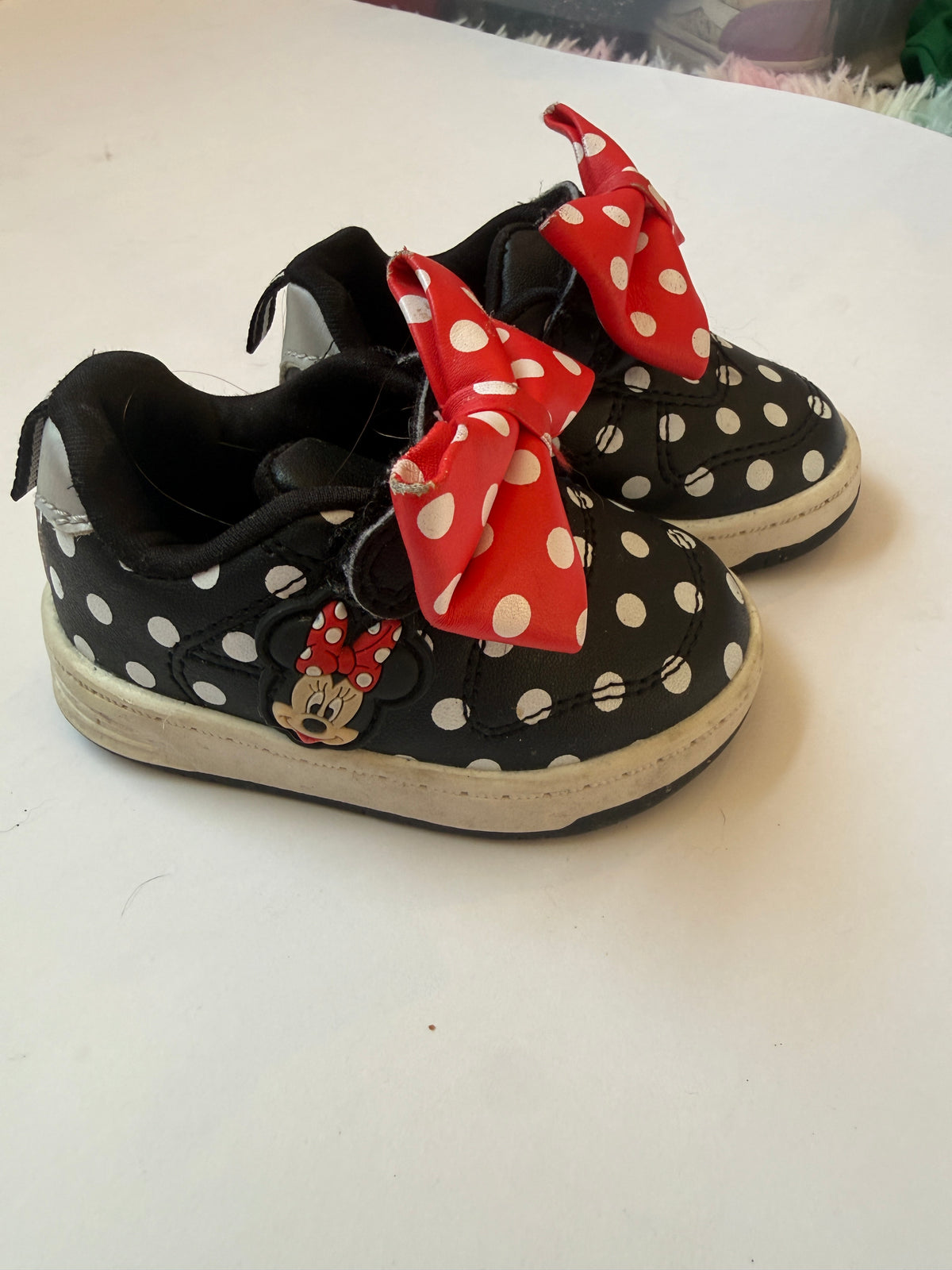 #170 Disney Minnie Mouse shoes, Planck itch white polka dots, red and white bows girls 3C