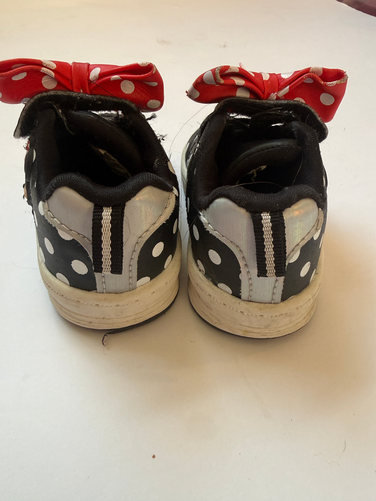 #170 Disney Minnie Mouse shoes, Planck itch white polka dots, red and white bows girls 3C