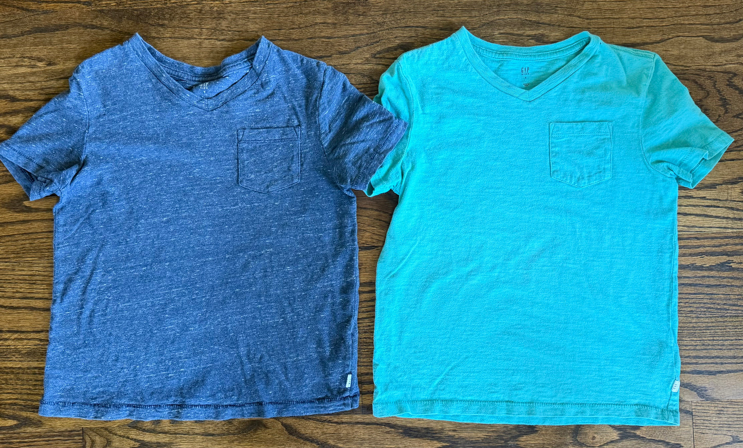 #28 Gap Boys V-neck Shirts Set of 2, size S (6-7)