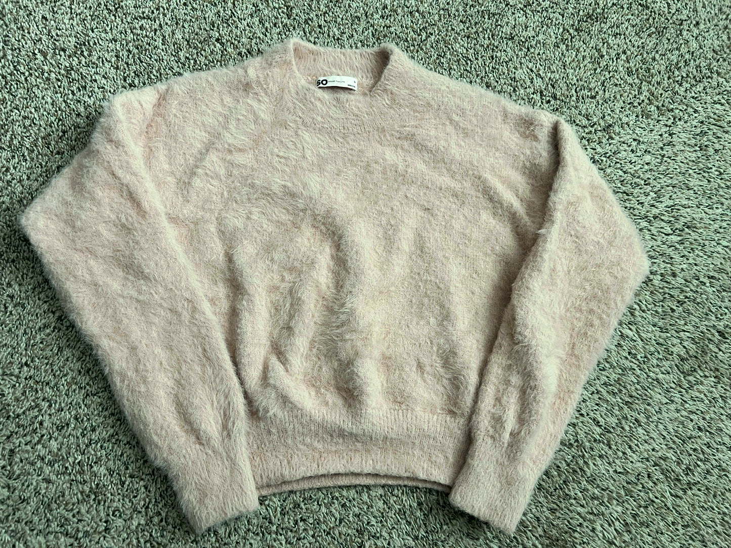 Seller 130 Women’s medium crop sweater pale pink soft - VGUC