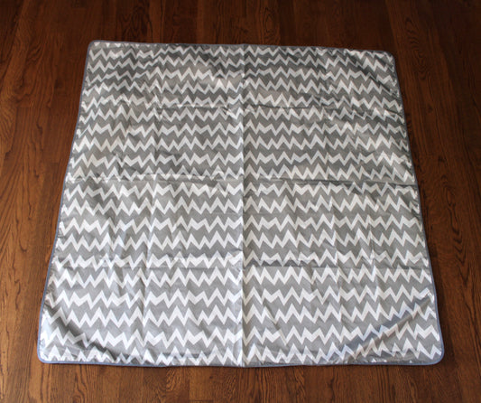#168 Bumkins splat mat