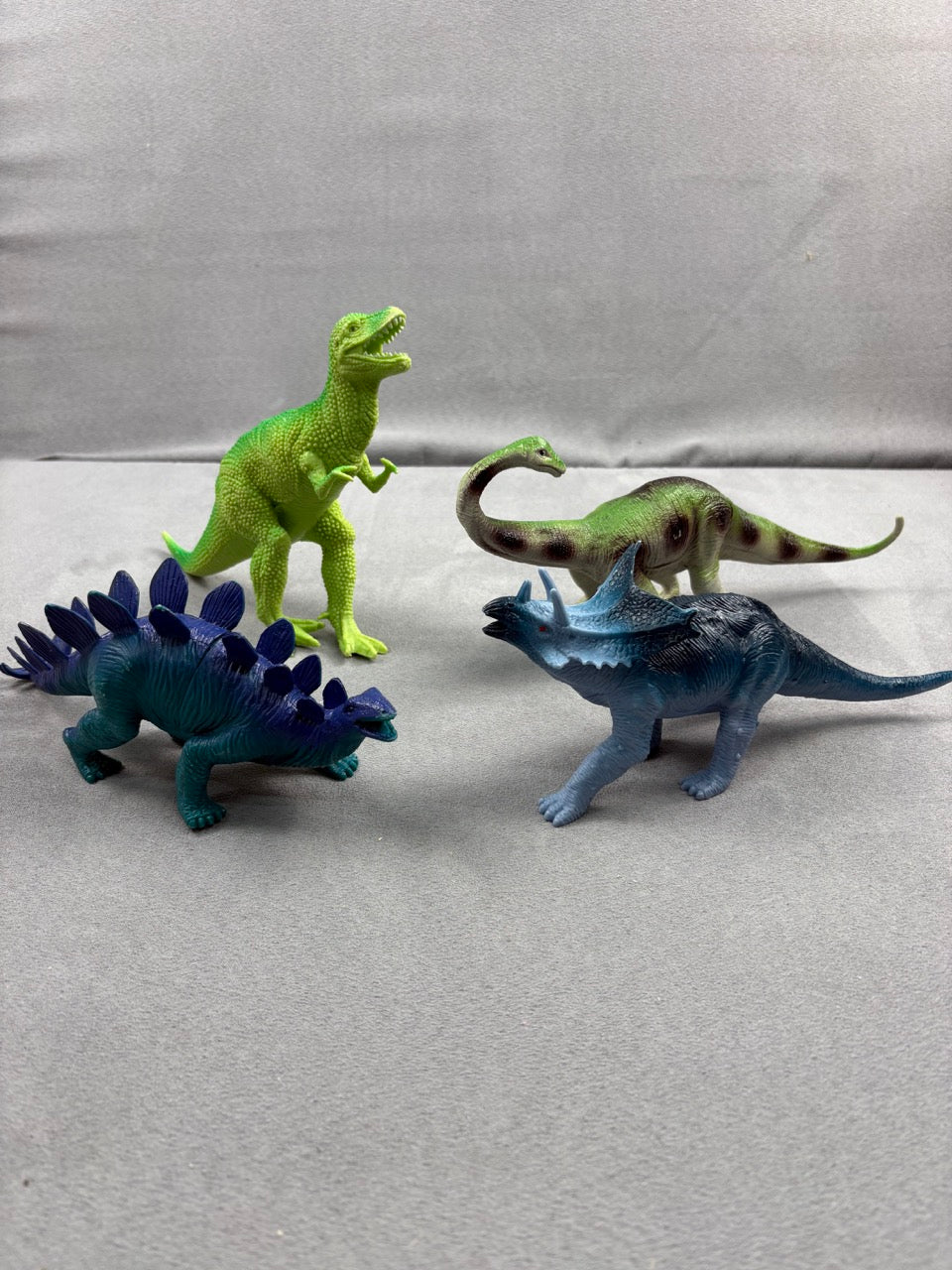 #39 Dinosaur figure bundle (4)
