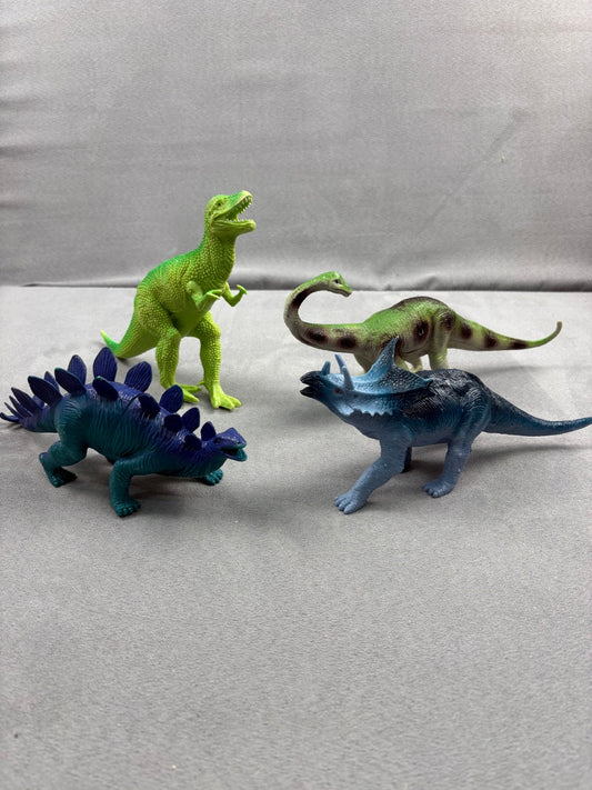 #39 Dinosaur figure bundle (4)