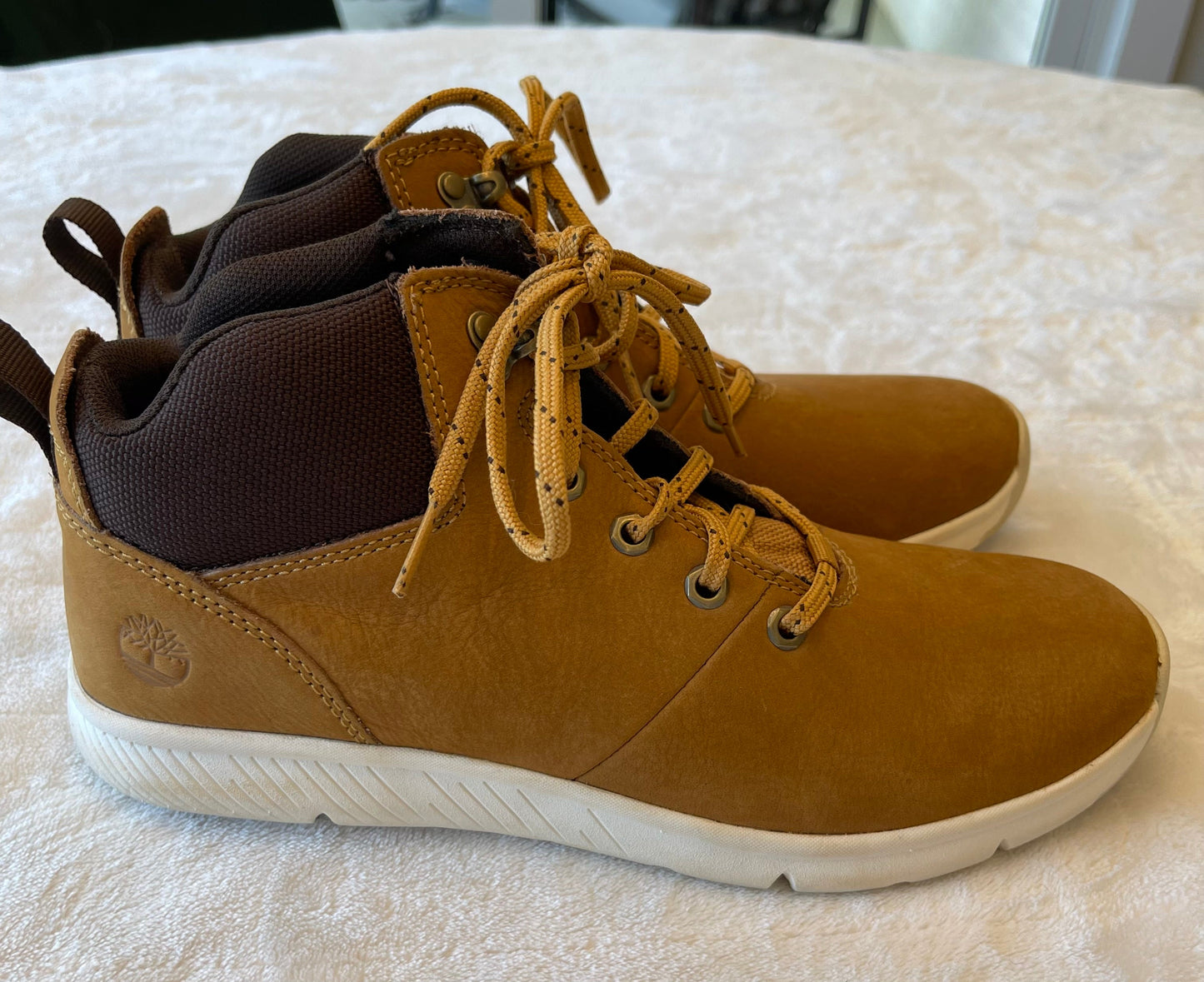 #212 boys size 7 Timberlands EUC
