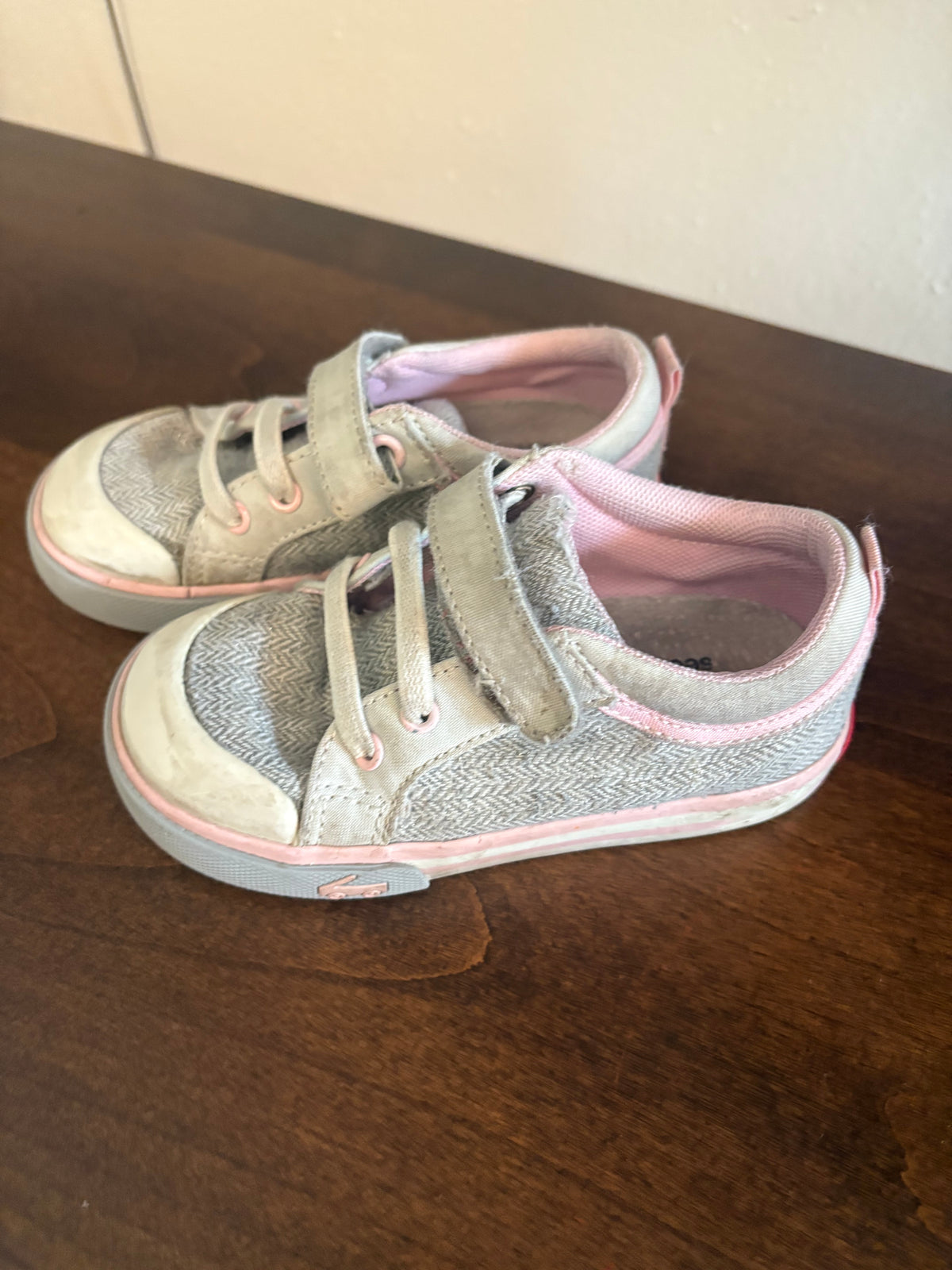 Seller 186 - Girls See Kai Run Shoes - Size 8 - GUC