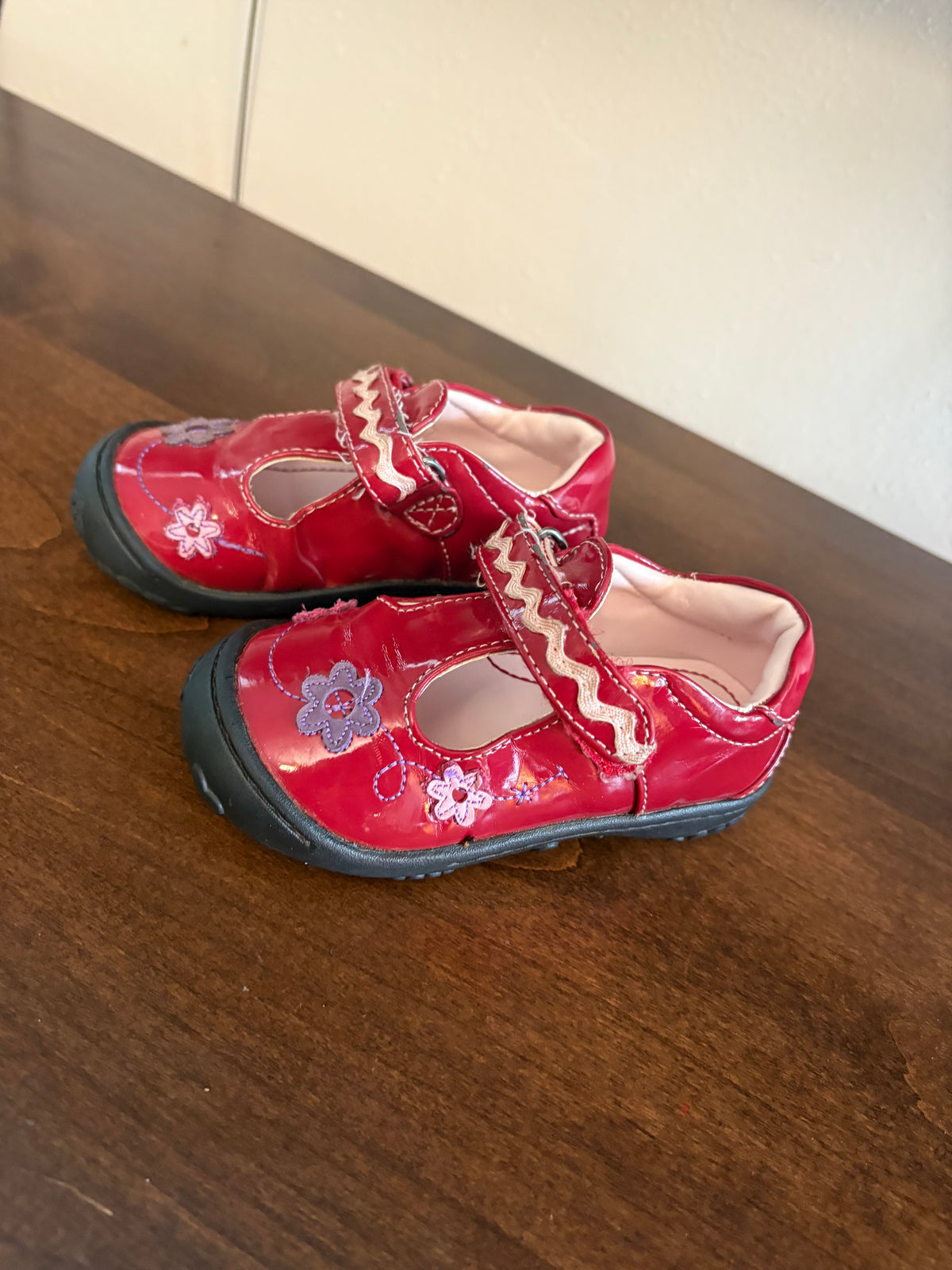 Seller 186 - Girl Umi Red Shoes - Size 6.5 -GUC