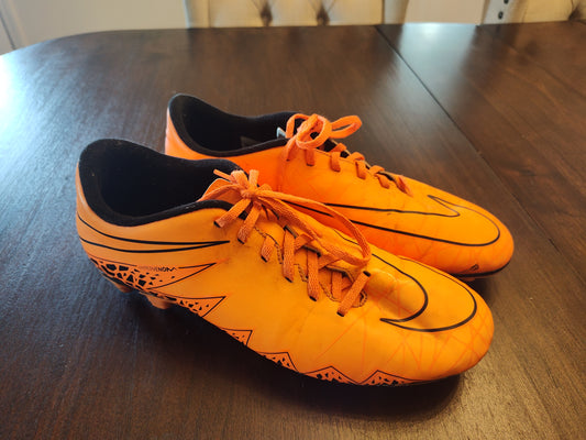 Seller 185:  Nike Men's Soccer Cleats size 10.5