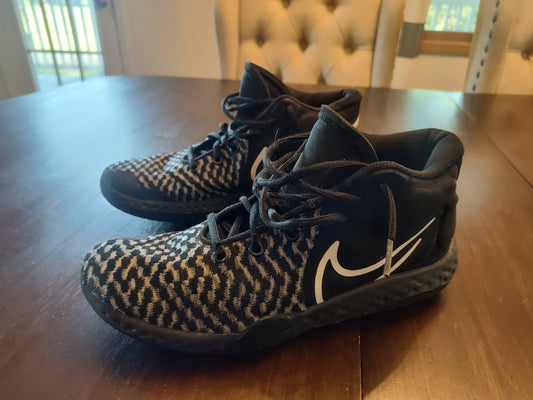 Seller 185:  Nike Men's size 8.5 Black/White shoes
