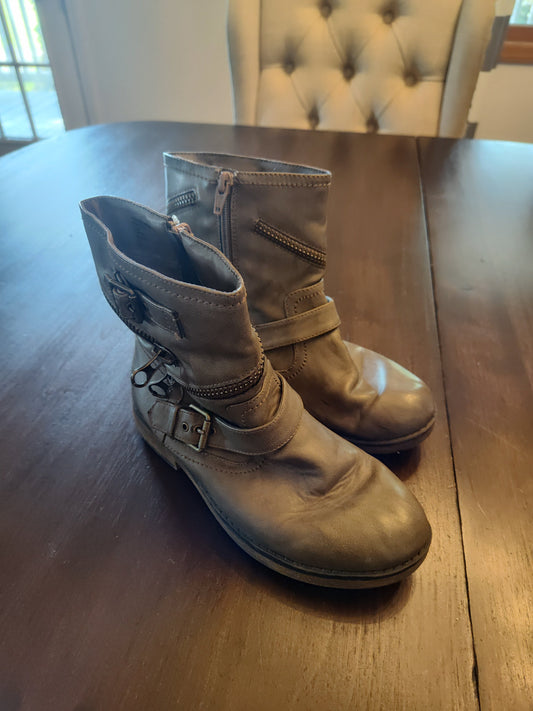 Seller 185:  Stevies Boots Girls size 4 youth