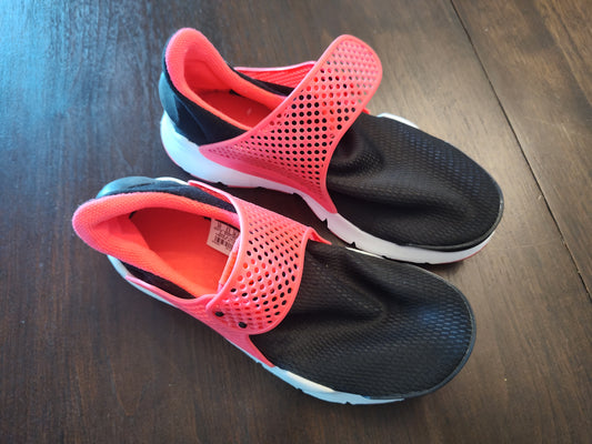Seller 185:  Nike girl's shoes size 6 youth pink black