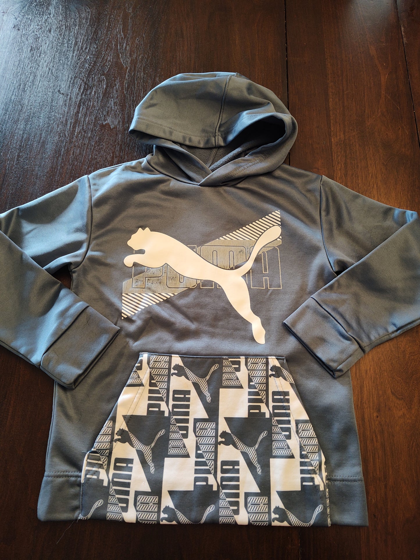 Seller 185:  Puma Boys Hoodie Size Small (8)