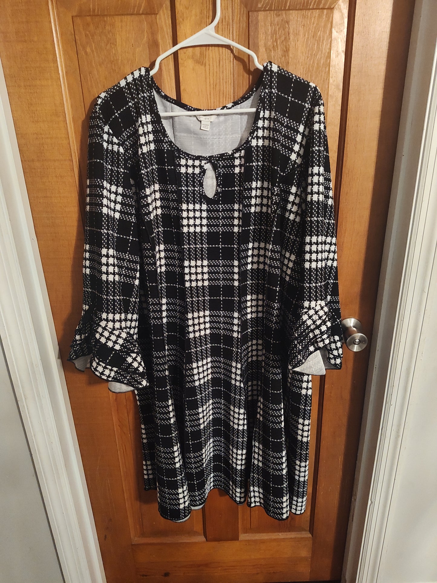 Seller 185: Cato Women's sz 26/28 Houndstooth Dress