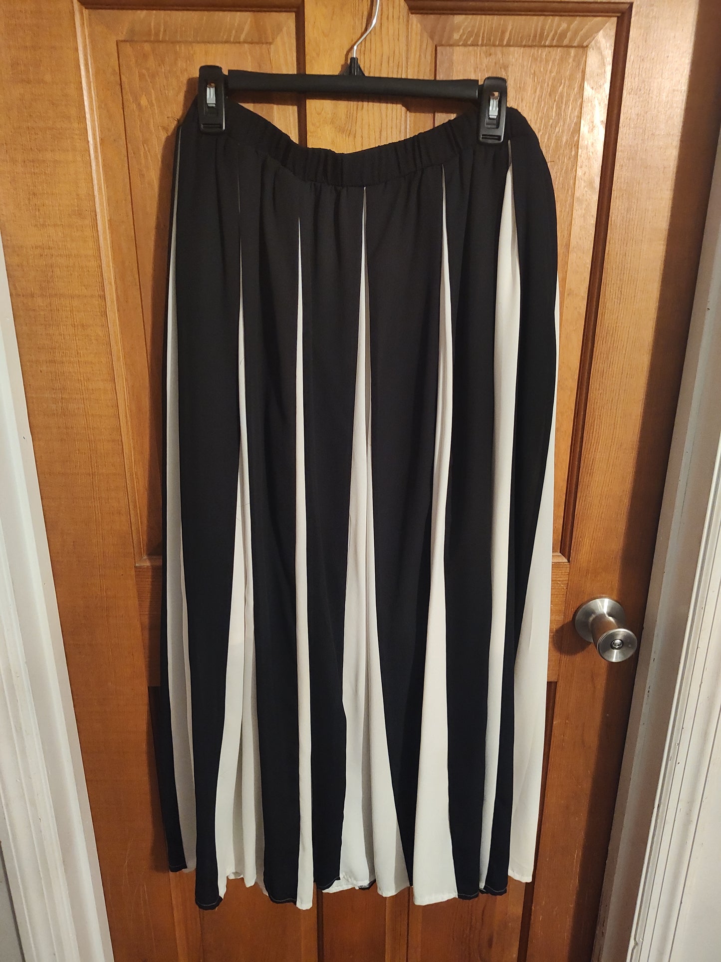 Seller 185:  NY Collection Women's Pleat Skirt 2x