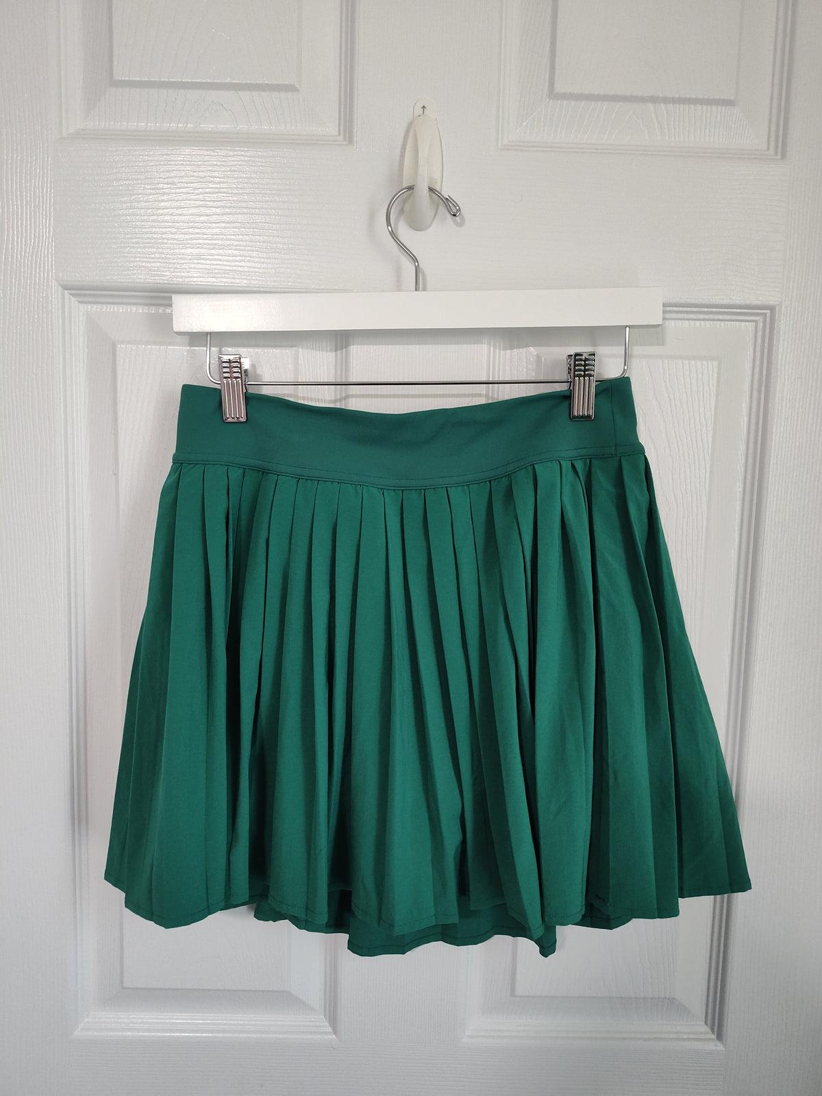 Seller 189:  Crazy Yoga Women's Green Pleated Athletic Skirt/Built in shorts Size Medium