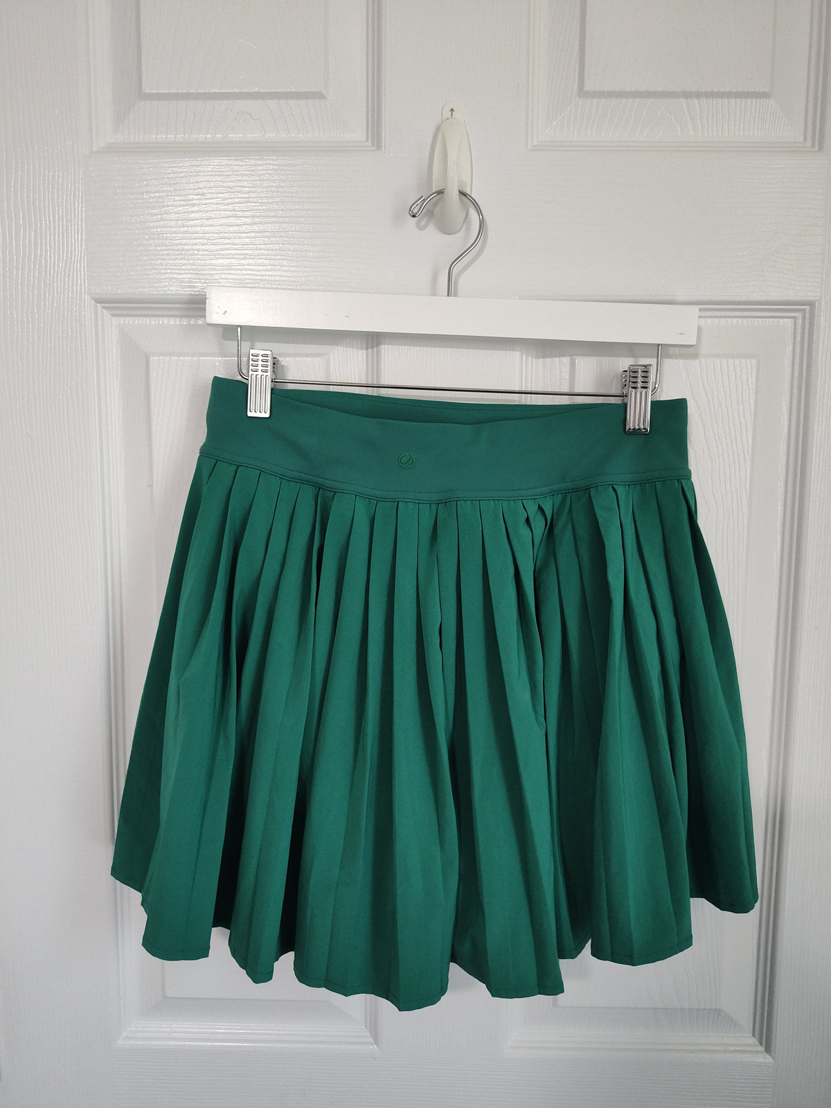 Seller 189:  Crazy Yoga Women's Green Pleated Athletic Skirt/Built in shorts Size Medium