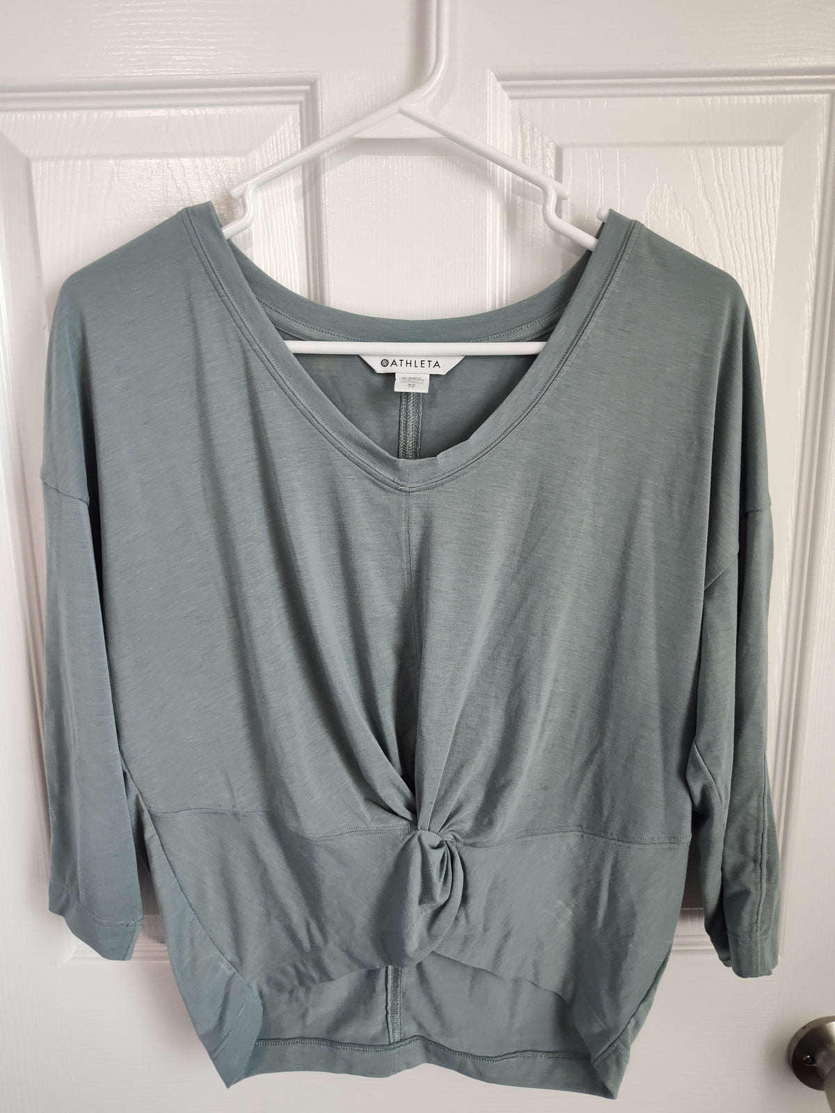 Seller 189:  Athleta Women's Twist Front Top Size XS
